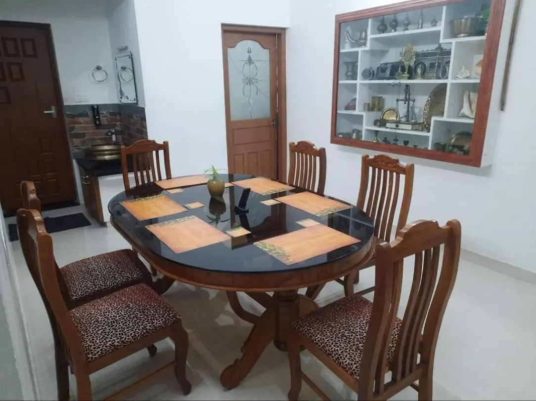 4 Bhk Homestay With Swimming Pool Anaviratty